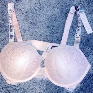 38C BNWT Victoria Secret push up bra.